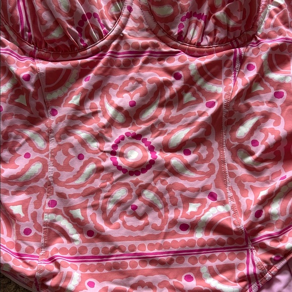 Vineyard Vines Women’s Pink Patterned One-Piece Swimsuit - Picture 3 of 8